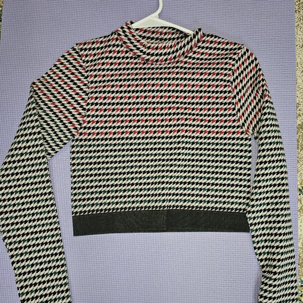 Fabletics Active Crop Top Long Sleaves - Size Small - Green, Red, Black